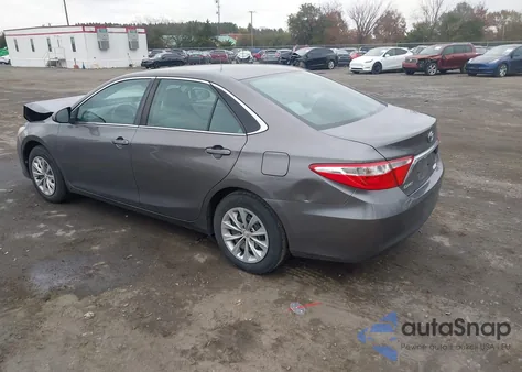 2017 Toyota Camry Le z USA, uszkodzony, nr VIN 4T1BF1FK5HU740858